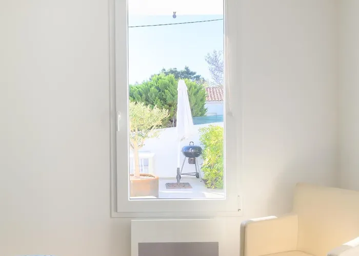 - Les Figuiers * Barbâtre